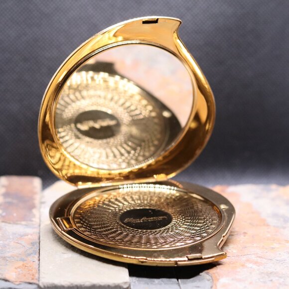 Vintage Elgin American Heart-Shaped Powder Compact – Gold-Tone Etched Design - Picture 3 of 11